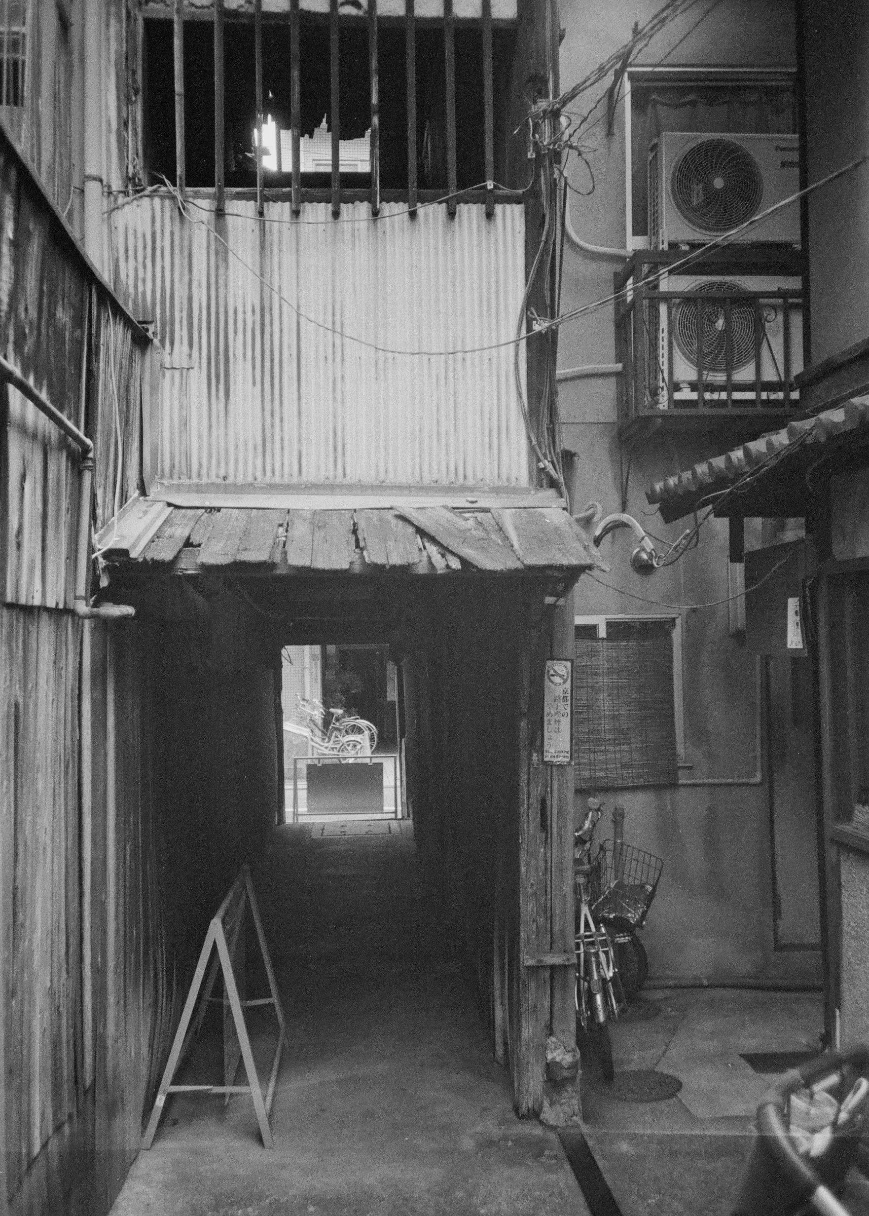 Covered alley between houses, Kyoto